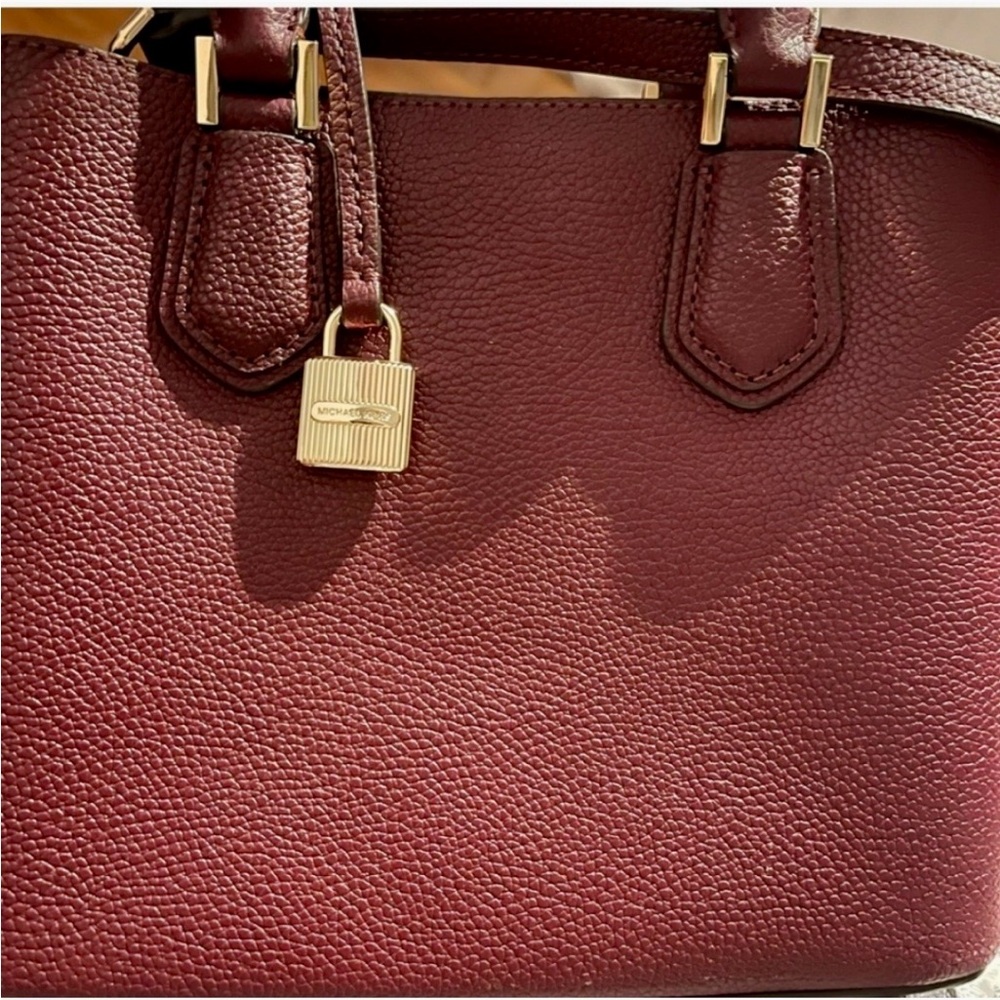 EUC Michael Kors Red ‘Adele’ messenger crossbody - Picture 4 of 11